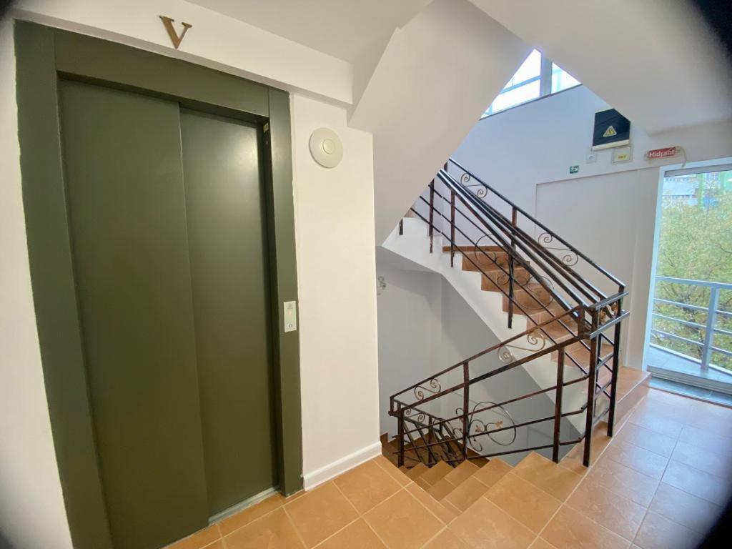 Kpm Downtown Apartments Bucarest Esterno foto