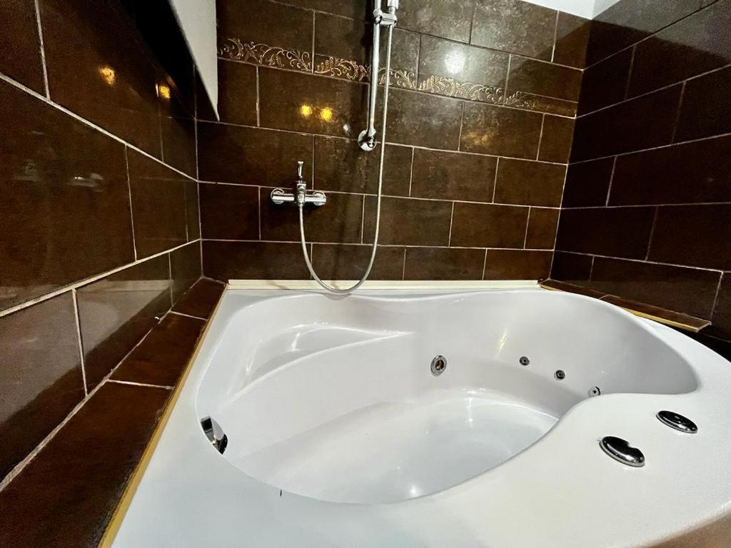 Kpm Downtown Apartments Bucarest Esterno foto