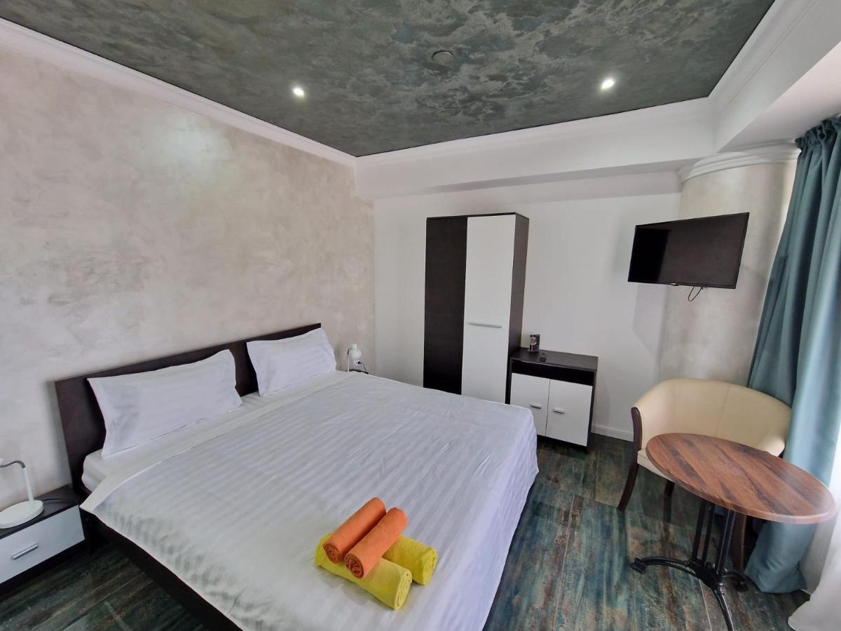 Kpm Downtown Apartments Bucarest Esterno foto