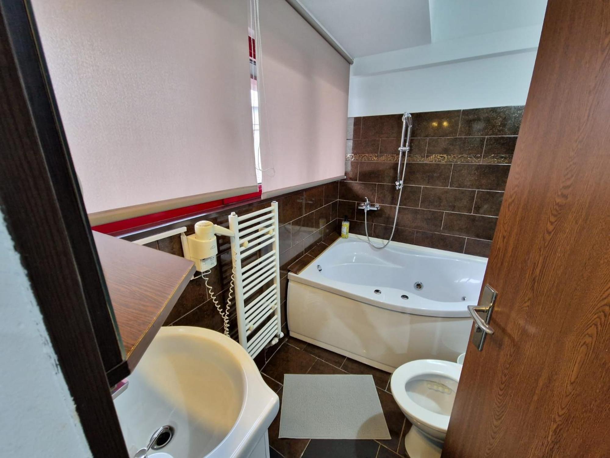 Kpm Downtown Apartments Bucarest Esterno foto